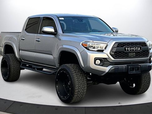 Used 2018 Toyota Tacoma SR5 image 2