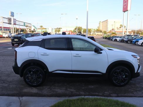 New 2026 Nissan Kicks SR w/ SR Premium Package FWD image 11