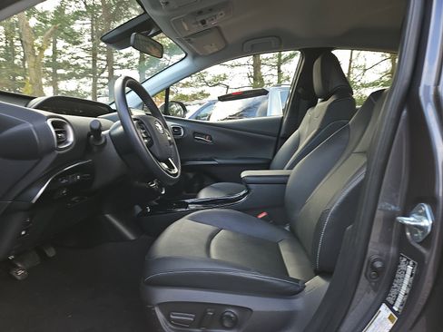 Used 2022 Toyota Prius Prime XLE image 13