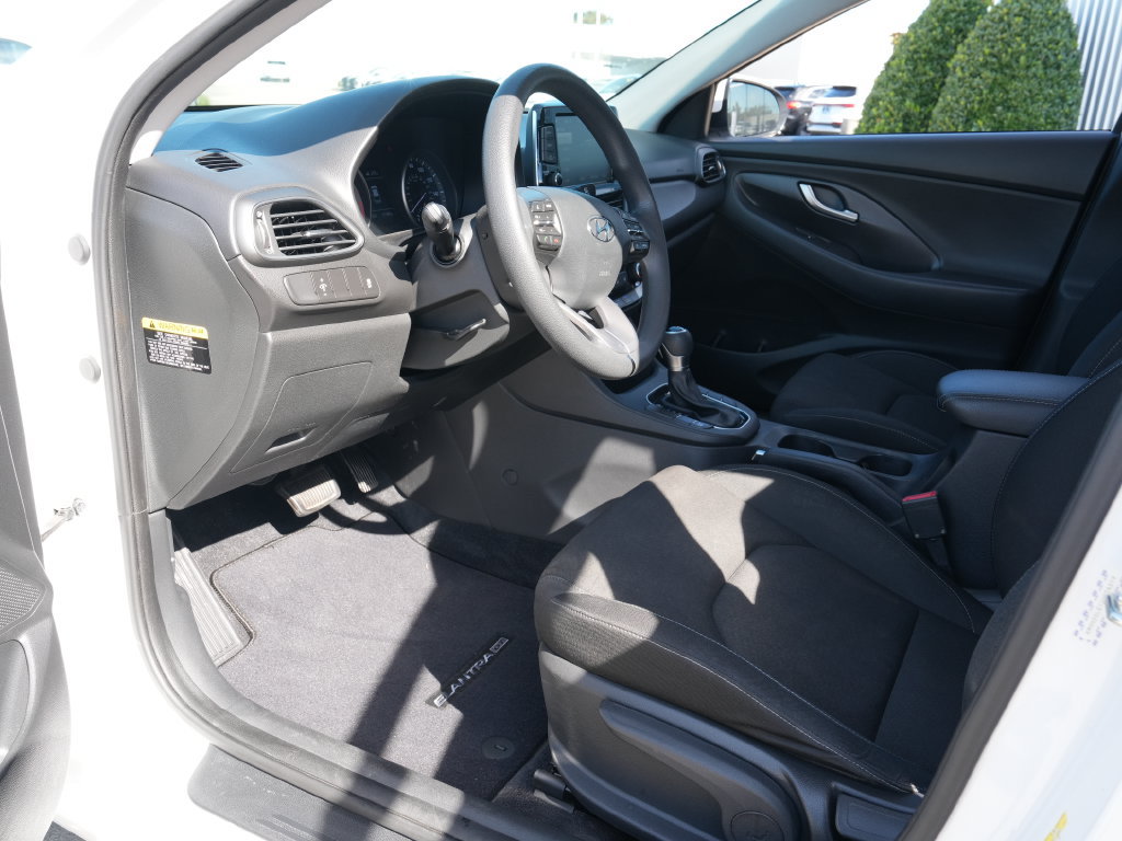 Used 2018 Hyundai Elantra GT FWD image 21