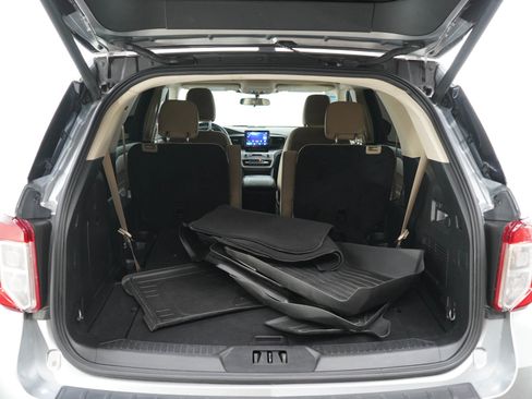 Used 2024 Ford Explorer XLT w/ Class IV Trailer Tow Package AWD/4WD image 16