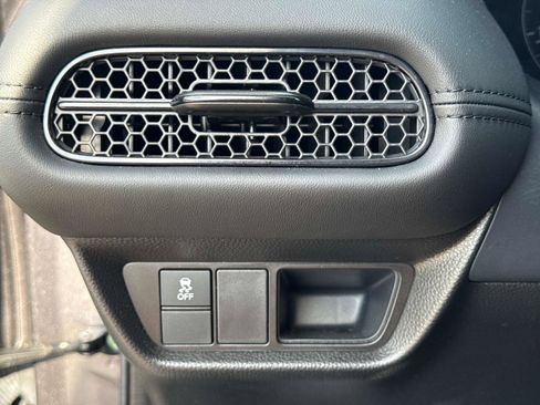 Certified 2025 Honda HR-V LX image 29