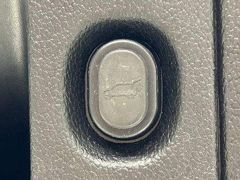 Used 2018 GMC Yukon Denali w/ Open Road Package image 17