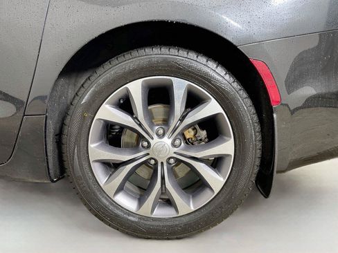 Used 2017 Chrysler Pacifica Limited w/ UConnect Theater Package FWD image 31