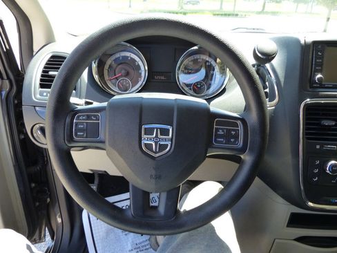 Used 2019 Dodge Grand Caravan SE w/ UConnect Hands-Free Group FWD image 20