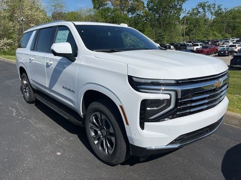 New 2026 Chevrolet Suburban LT AWD/4WD image 2