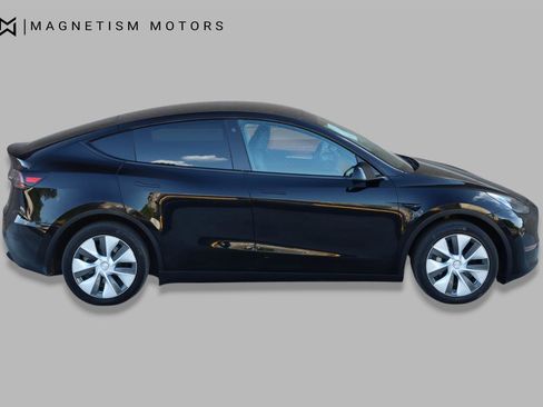 Used 2023 Tesla Model Y Long Range AWD/4WD image 3