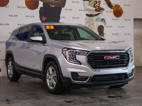 Used 2022 GMC Terrain SLE image 18