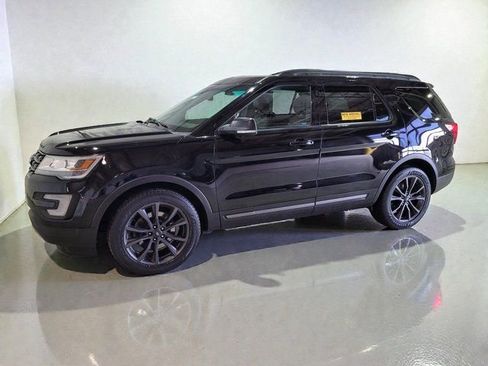 Used 2017 Ford Explorer XLT w/ Equipment Group 202A image 21
