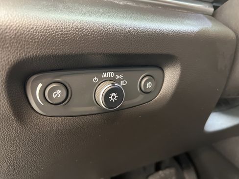 Used 2021 Chevrolet Traverse LT image 25