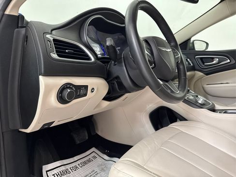 Used 2017 Chrysler 200 Limited Platinum FWD image 29
