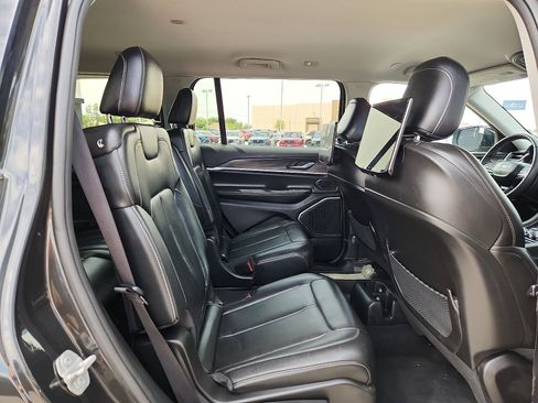Used 2023 Jeep Grand Cherokee L Limited w/ Luxury Tech Group II AWD/4WD image 14