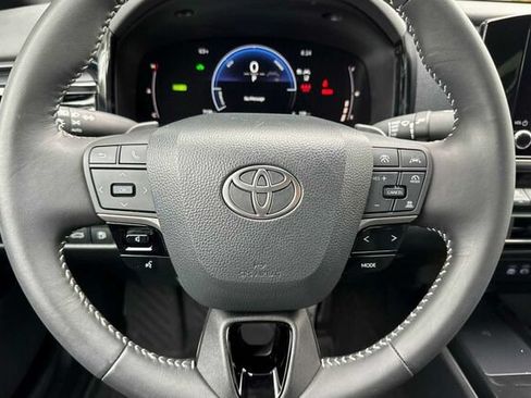 Used 2025 Toyota Camry SE w/ Convenience Package FWD image 22