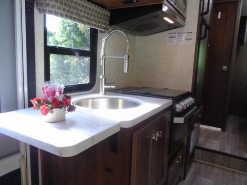 Used 2019 Chevrolet Express 4500 w/ RV Package image 33