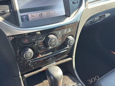 Used 2011 Chrysler 300 Limited image 20
