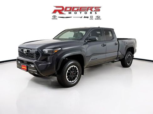 Used 2024 Toyota Tacoma TRD Off-Road image 3