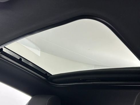 Used 2021 Chevrolet Camaro LT w/ Technology Package image 27