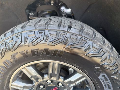 Used 2024 GMC Sierra 1500 AT4X AWD/4WD image 4