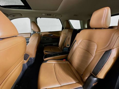 Used 2024 Nissan Pathfinder Platinum image 15