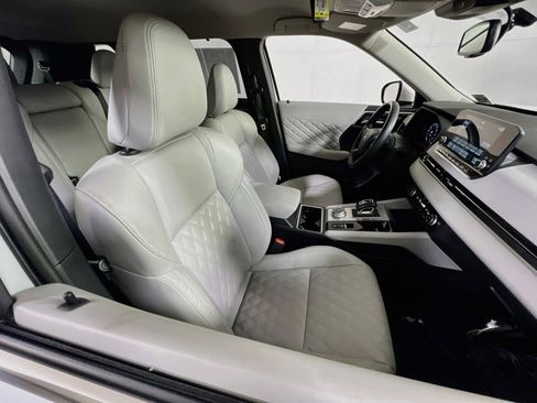 Used 2024 Mitsubishi Outlander SEL AWD/4WD image 27