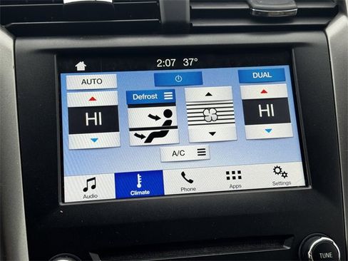 Used 2017 Ford Fusion SE w/ Fusion SE Technology Package image 27