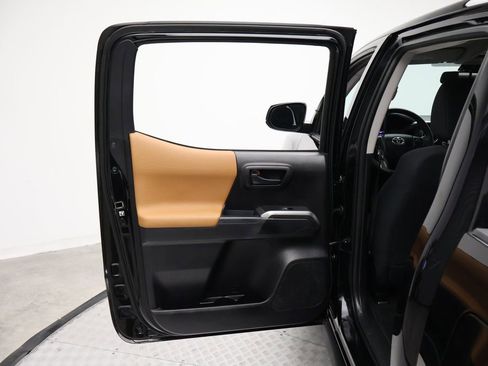 Certified 2020 Toyota Tacoma SR5 image 21