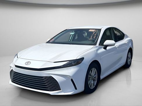 Used 2025 Toyota Camry LE FWD image 9