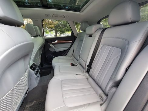 Used 2022 Audi Q5 2.0T Premium image 13