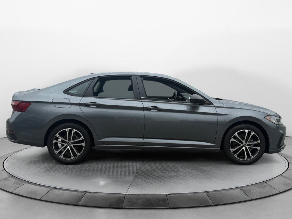 Used 2026 Volkswagen Jetta Sport FWD image 8