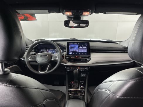 Used 2024 Jeep Compass Limited image 14