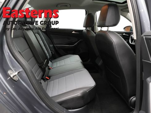 Used 2025 Volkswagen Jetta SE FWD image 22