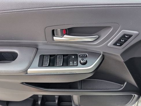 Used 2023 Toyota Sienna XSE image 19