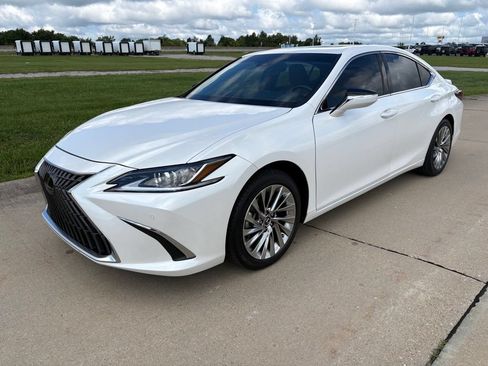 Used 2024 Lexus ES 300h w/ Premium Package FWD image 3