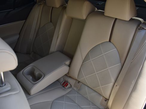 Used 2019 Toyota Camry XLE image 27