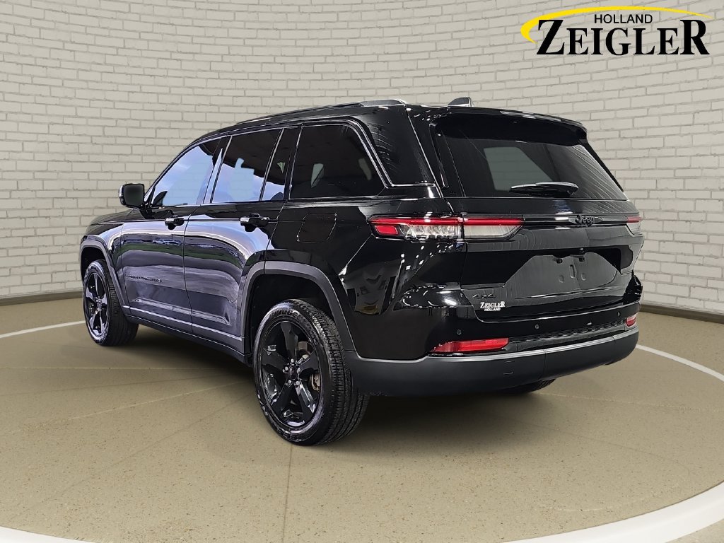 Used 2024 Jeep Grand Cherokee Altitude AWD/4WD image 7