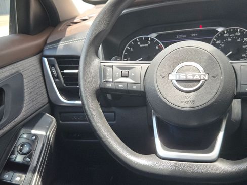 Used 2022 Nissan Rogue S FWD image 19