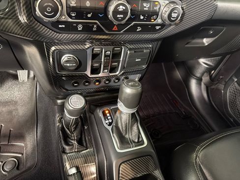 Used 2020 Jeep Wrangler Unlimited Sahara AWD/4WD image 18