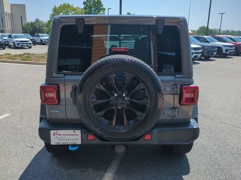 Used 2022 Jeep Wrangler Unlimited Sahara w/ Cold Weather Group AWD/4WD image 5