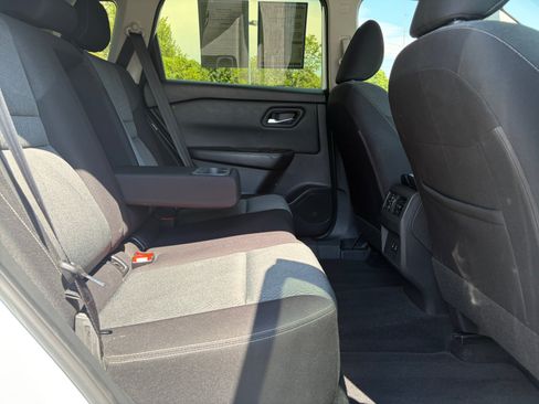 Used 2024 Nissan Rogue SV AWD/4WD image 18