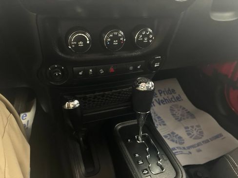 Used 2017 Jeep Wrangler Unlimited Rubicon w/ Cold Weather Group AWD/4WD image 43
