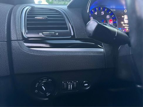 Used 2018 Chrysler 300 S AWD/4WD image 18