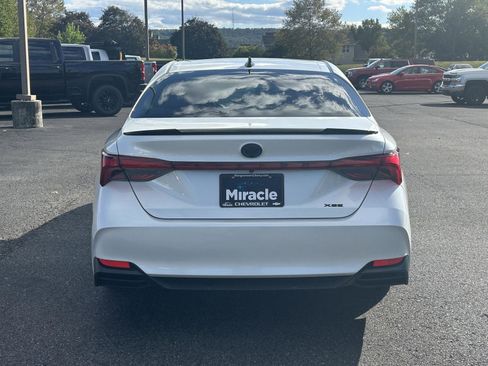 Used 2022 Toyota Avalon XSE image 6