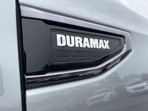 Used 2023 GMC Yukon Denali Ultimate AWD/4WD image 3