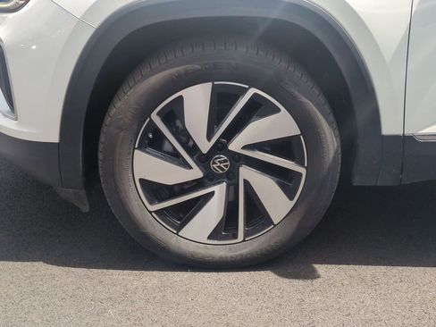 Used 2025 Volkswagen Atlas SEL AWD/4WD image 29