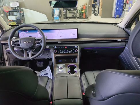 Used 2025 Genesis GV80 2.5T Advanced image 7