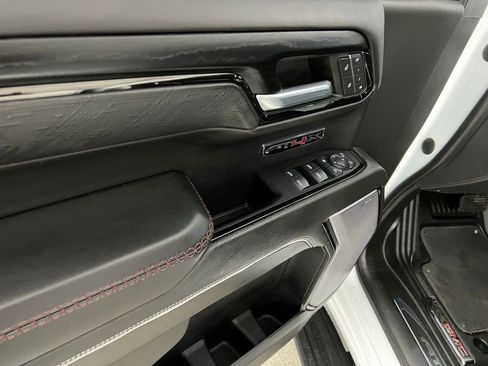 Used 2022 GMC Sierra 1500 AT4X image 29