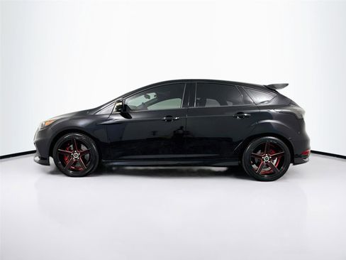 Used 2018 Ford Focus ST w/ Equipment Group 402A FWD image 11