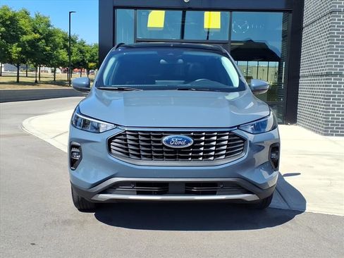 Used 2023 Ford Escape SE image 2