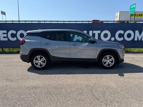 Used 2024 GMC Terrain SLE FWD image 8