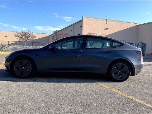 Used 2023 Tesla Model 3 Standard Range image 7